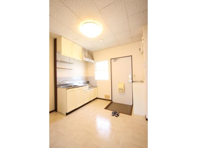 物件内観写真4　(キッチン４、５帖です！)