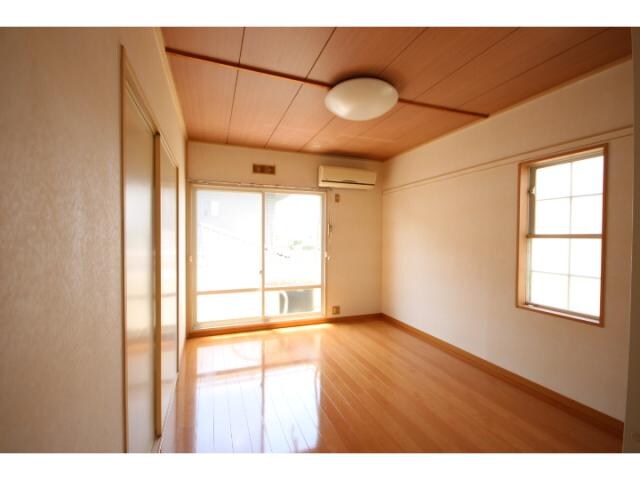 物件内観写真6　(南向き洋室６帖です！)