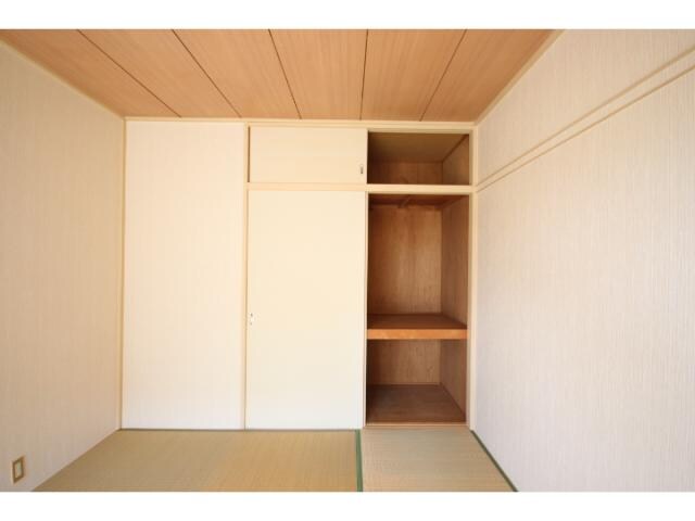 物件内観写真9　(和室押入です！)
