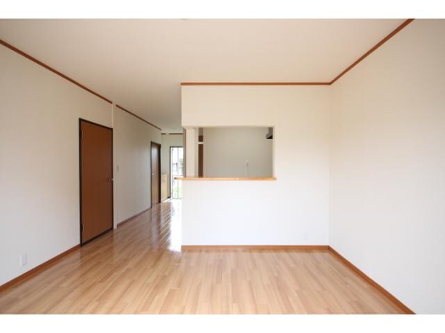 小林ハイツの居室(南向き洋室クローゼットです！)