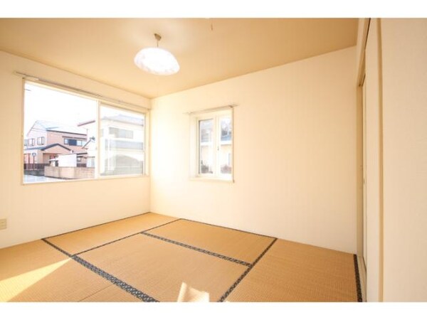 居室(南向き和室６帖です！)