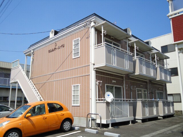 物件外観写真1　(Ｄ棟南西側外観です！)