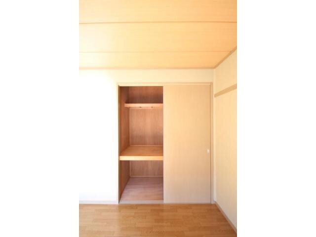 ベルハウスの居室(洋室、クローゼットです！)