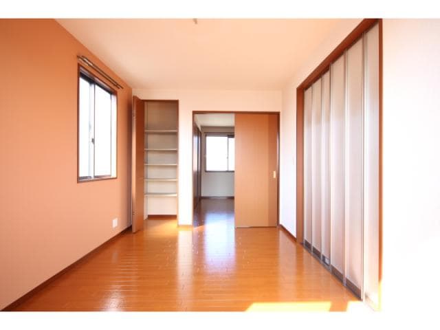 ディアコート　Ａ棟の居室(南向き洋室６帖です！)