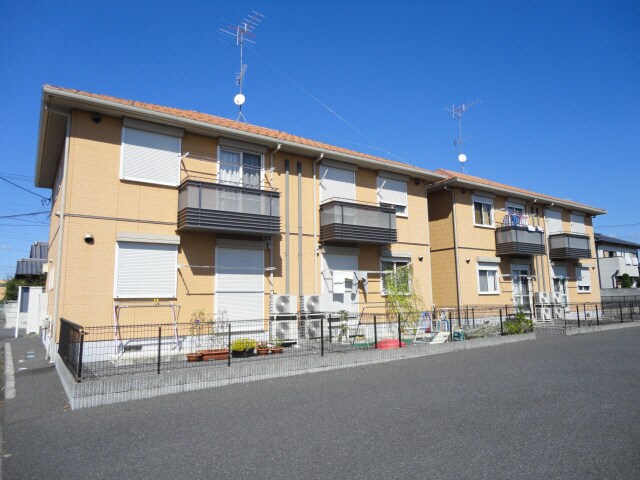 物件外観写真1　(Ａ・Ｂ棟南側外観です！)