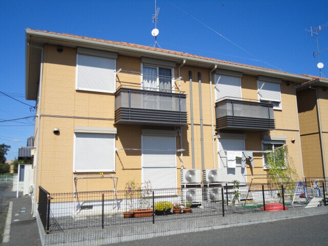 物件外観写真2　(Ａ棟南側外観です！)