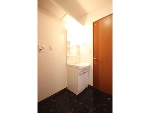 物件内観写真14　(洗面化粧台・洗濯機置き場です！)