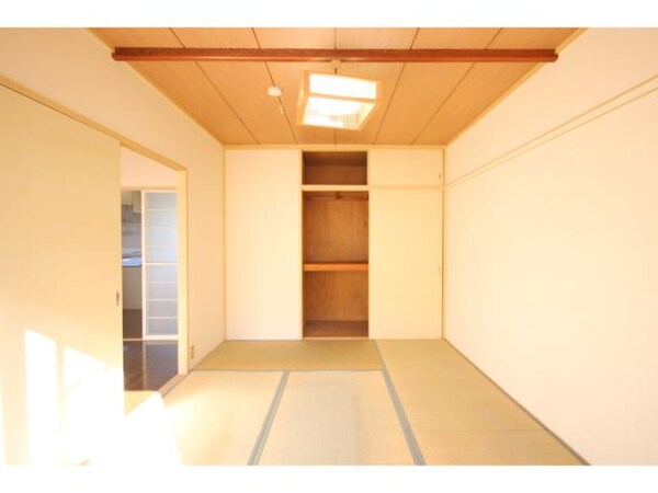 居室(南西向き和室６帖です！)