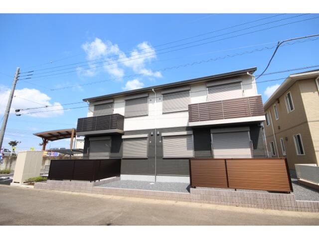 物件外観写真1　(南側外観です！)