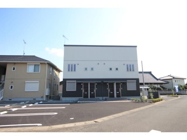 物件外観写真4　(北側外観及び北側駐車場です！)