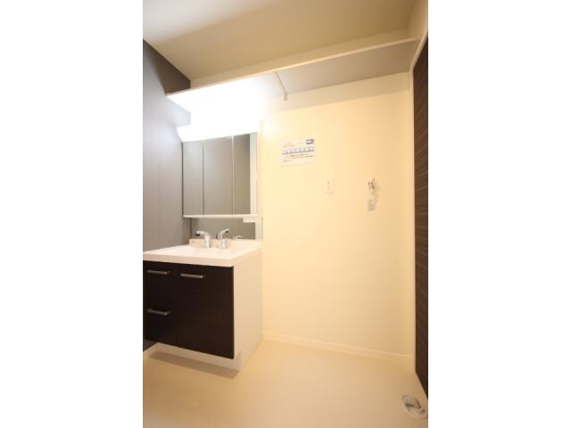 物件内観写真17　(洗面化粧台・洗濯機置場です！)