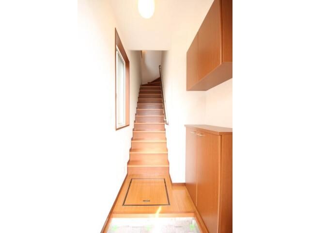 メゾン・ファミール　Ａ棟の玄関周り(玄関ホールです！)