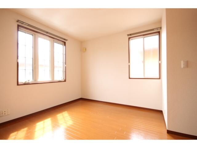 メゾン・ファミール　Ａ棟の居室(南向き洋室６．１帖です！)