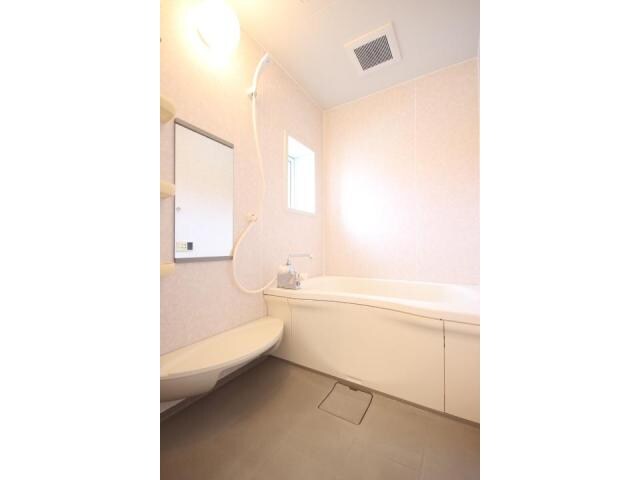 メゾン・ファミール　Ａ棟のバス(追い焚き機能付きです！)