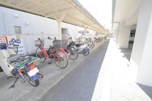 駐車場・駐輪場