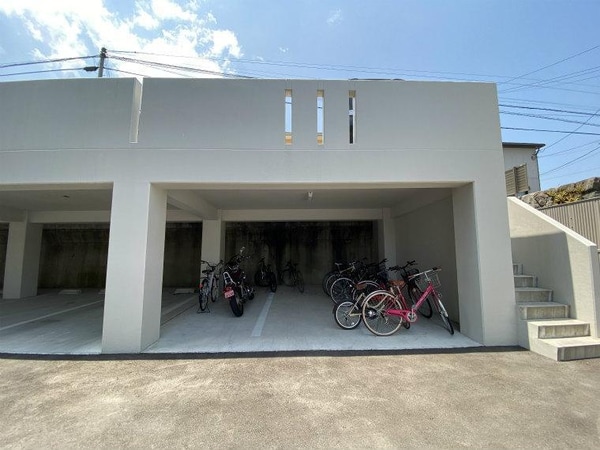 駐車場・駐輪場