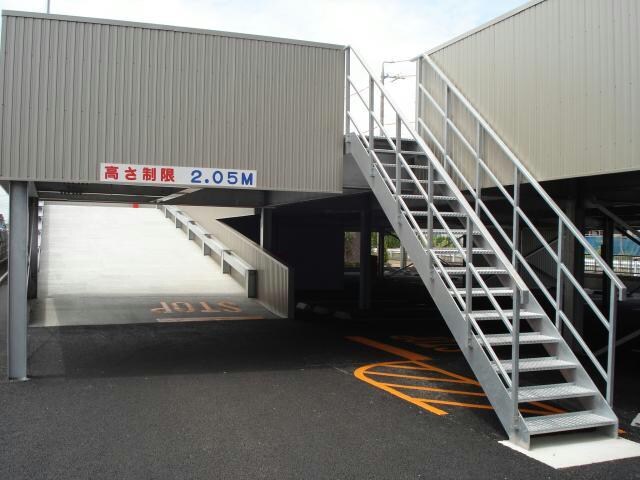 物件外観写真6　(駐車場)