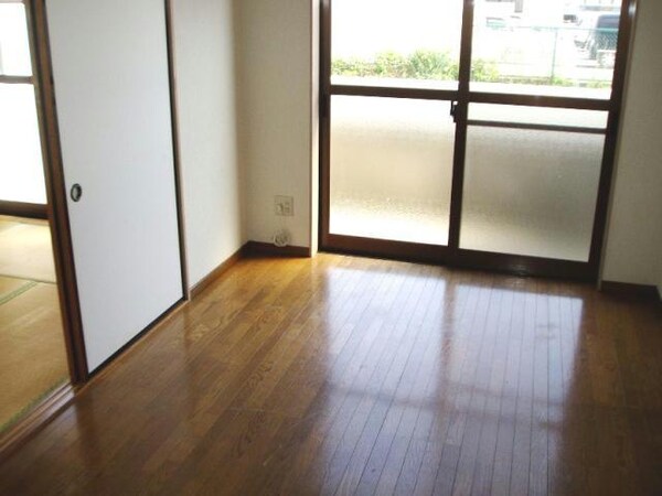 居室(※別部屋の写真です)