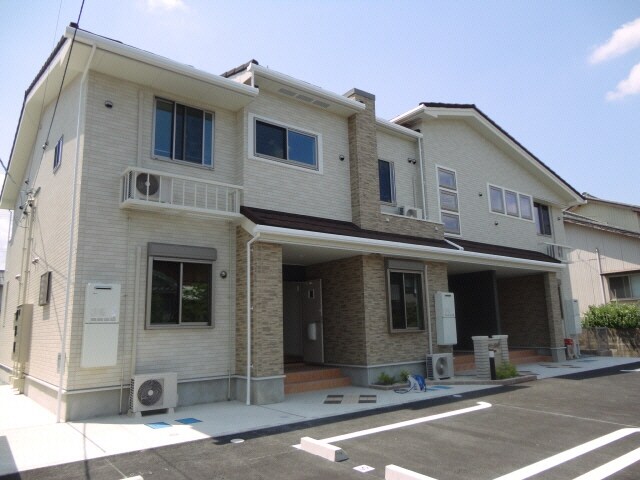 物件外観写真1　(完成写真　外観)