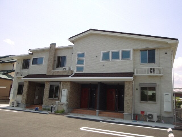 物件外観写真2　(完成写真　エントランス)