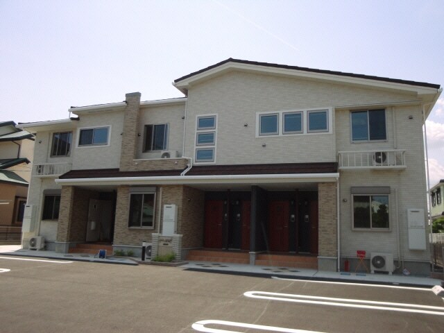 物件外観写真3　(完成写真　駐輪場)