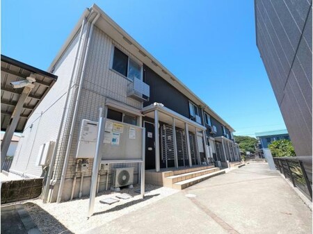 アゼリア岸岡外観写真