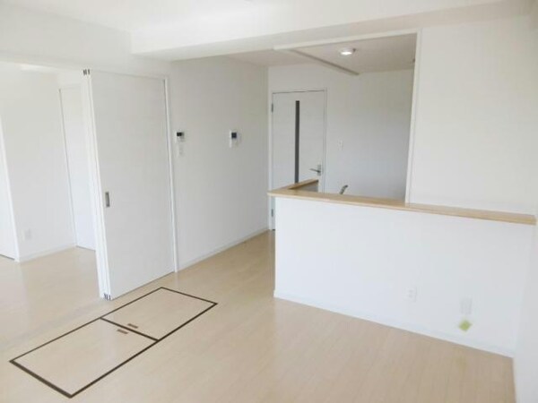 居室(※別部屋(参考302))