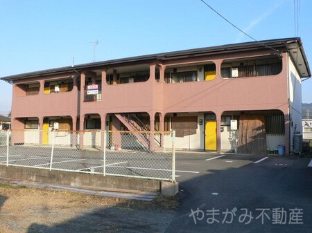 新星アパート１号館外観写真