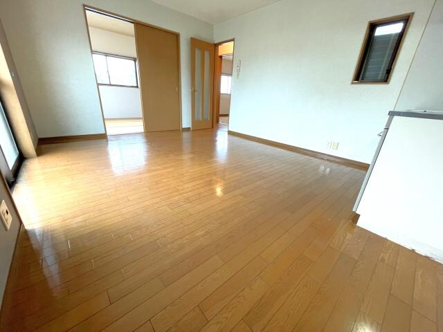 物件内観写真4　(リビング)