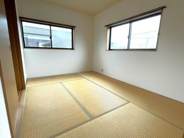 物件内観写真11　(畳の表替え致します！)