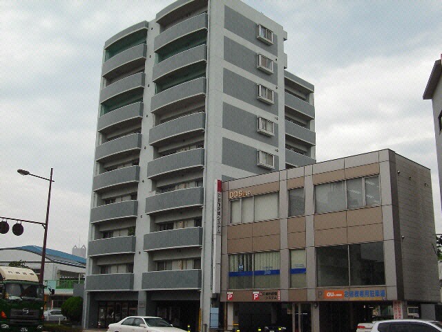 アーバンブレーム西春日の外観