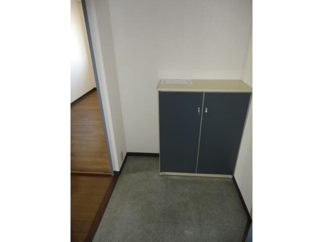 アーバンブレーム西春日の玄関周り