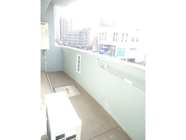 アーバンブレーム西春日のベランダ・バルコニー・庭