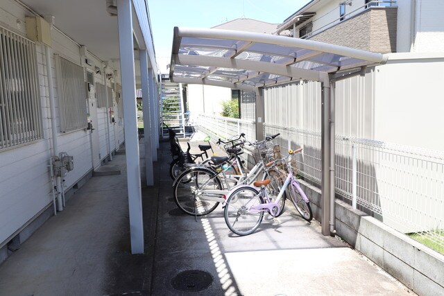 物件外観写真3　(駐輪場)