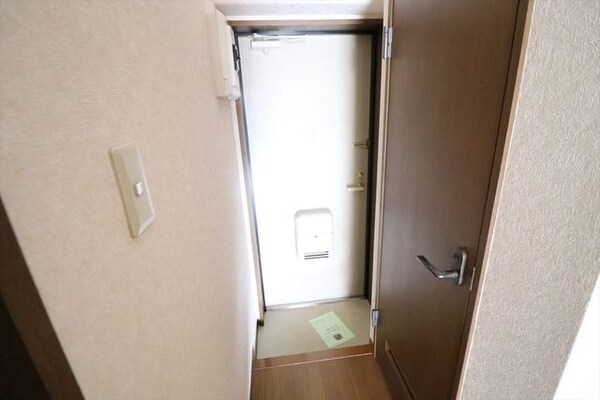 玄関(205号室)