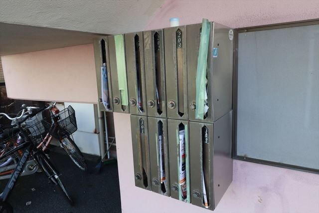 物件外観写真2　(集合ポスト)