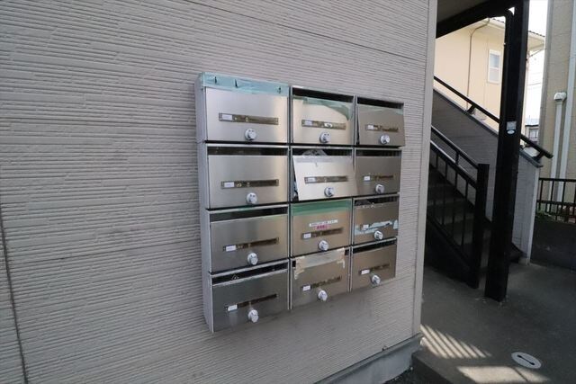 物件外観写真3　(集合ポスト)