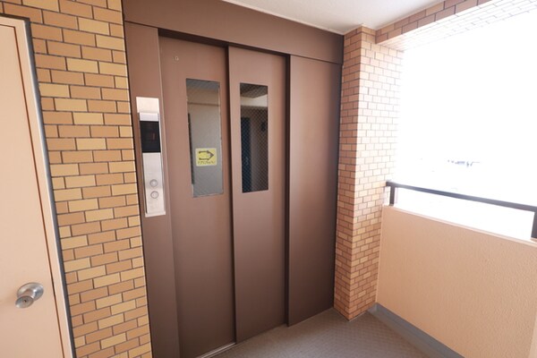 共用設備(エレベーター)