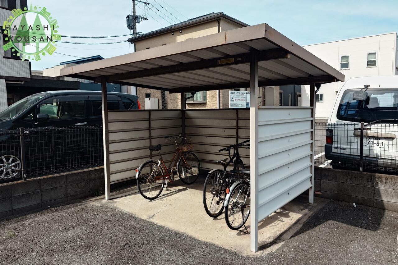 物件外観写真8　(駐輪場)