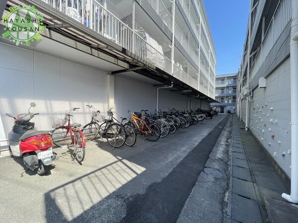 駐車場・駐輪場(自転車もバイクも無料で停められます)