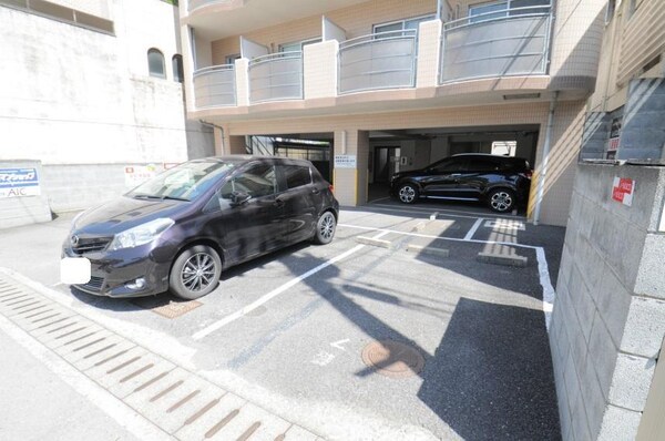 建物設備(屋外駐車場)