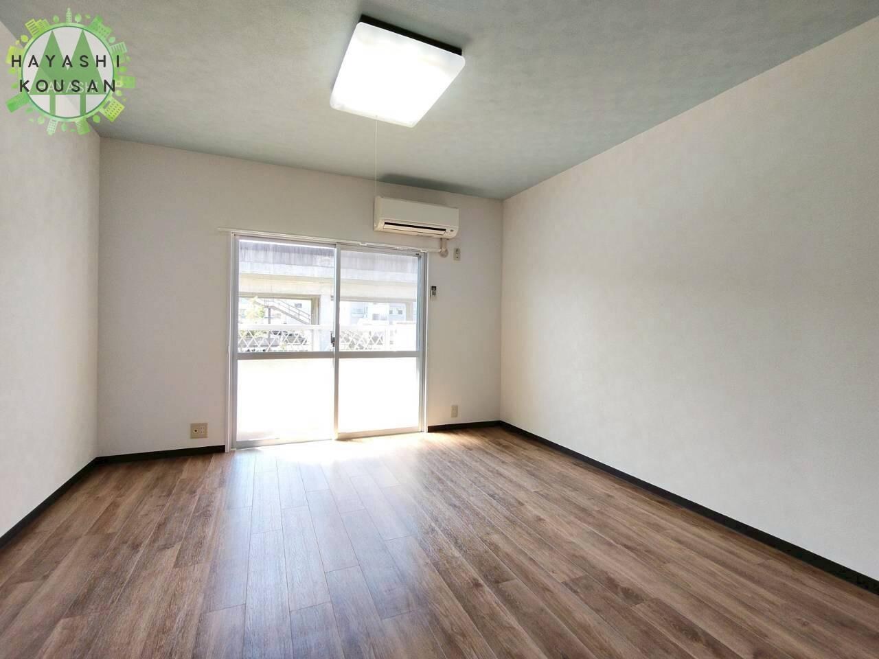 物件内観写真5　(洋室からキッチン)