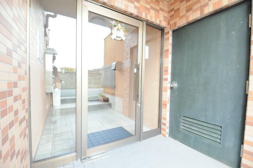 物件外観写真2　(エントランス)