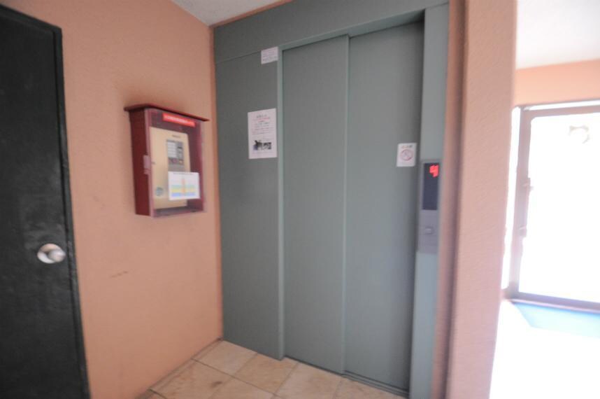 物件外観写真3　(エレベーター前)