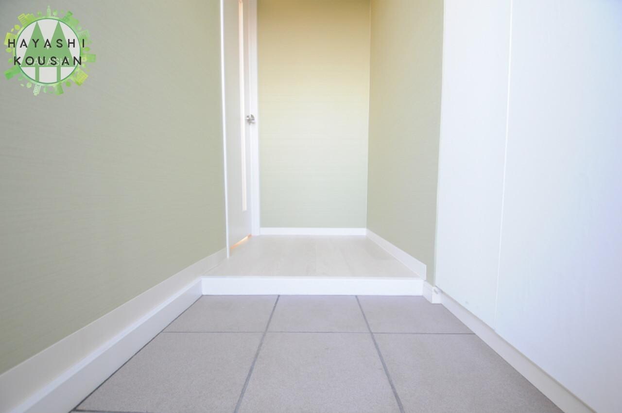 物件内観写真15　(玄関)