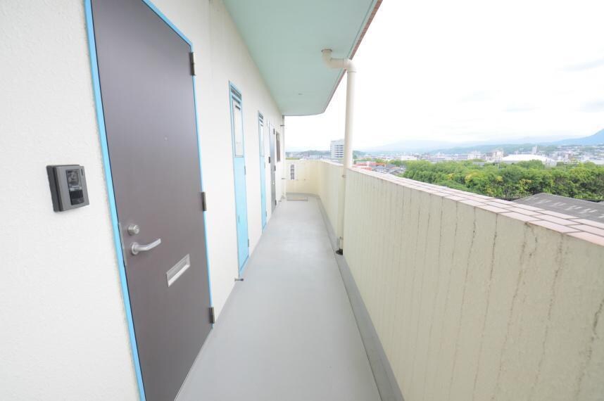 物件外観写真6　(共有通路)