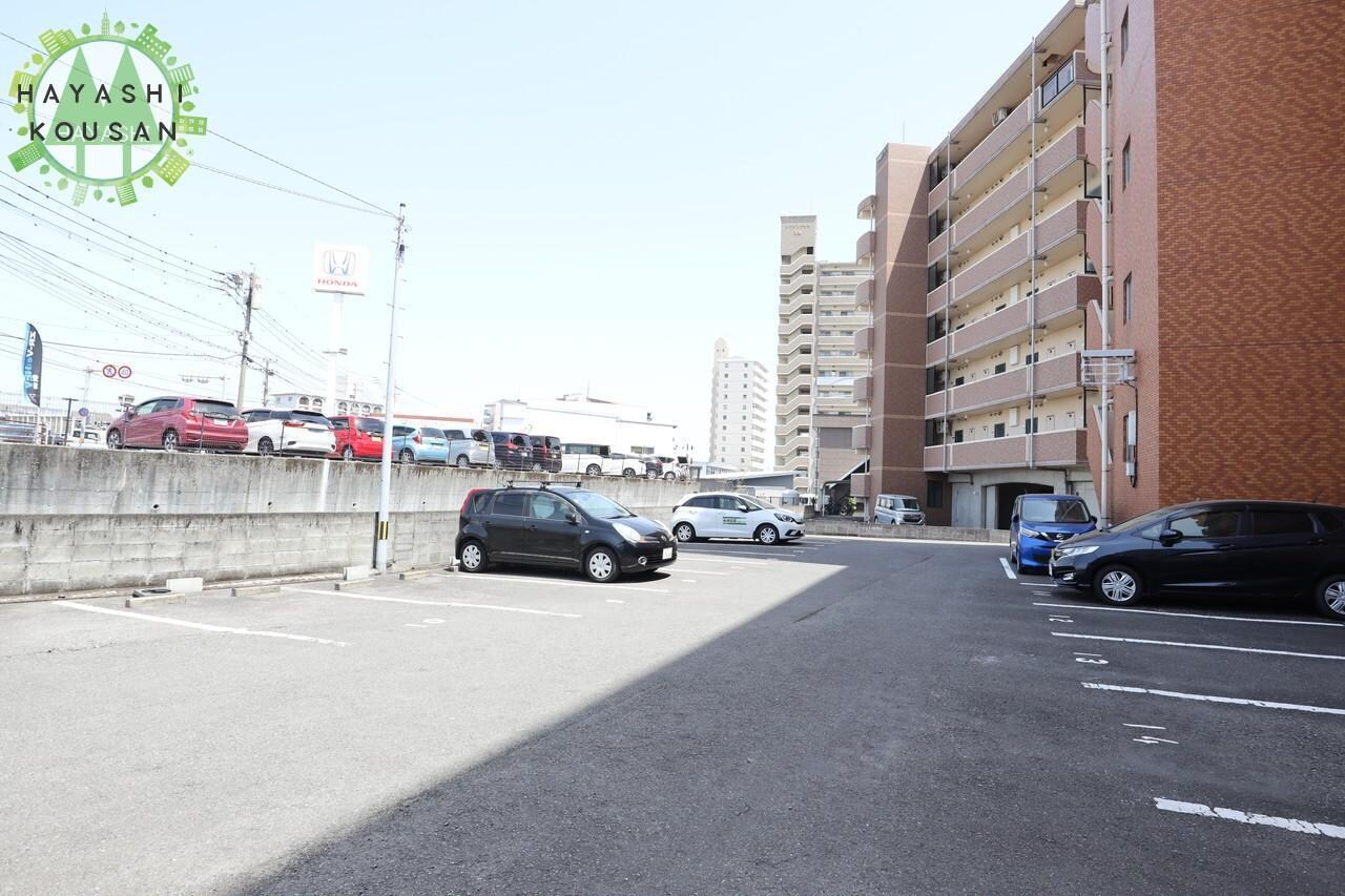 物件外観写真7　(駐車場)