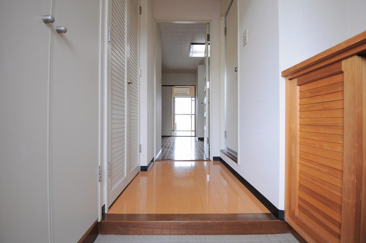 物件内観写真10　(玄関)