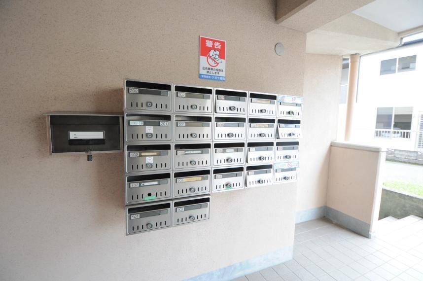 物件外観写真3　(集合ポスト)