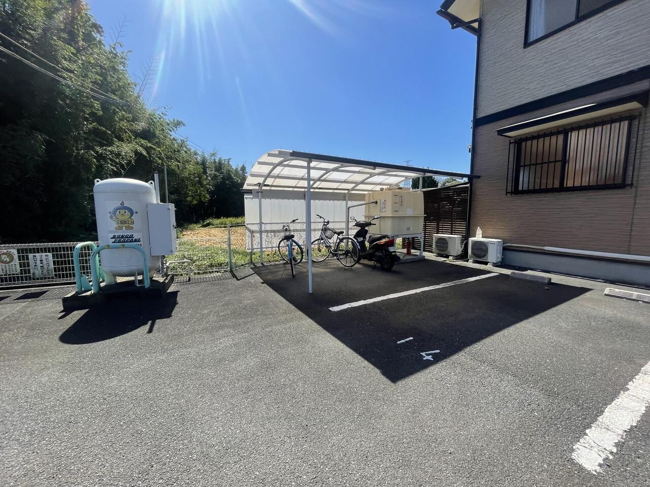 物件外観写真5　(集合ポスト)